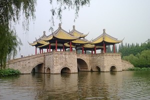 揚州瘦西湖的象徵五亭橋。