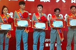 企業須及時對傑出員工加以獎勵以能挽留人才。