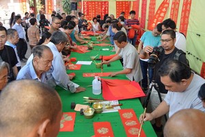 慈善揮春現場。