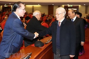 總書記、國家主席阮富仲與各位黨政原領導會晤。（圖源：越通社）