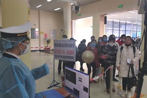 經芒街國際口岸入境者全須進行14日隔離規程以觀察體康情況。（圖源：呂義孝）