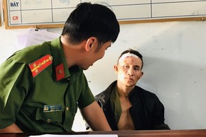 辦案警員向嫌犯陳維征錄取供詞。（圖源：碧蓮）