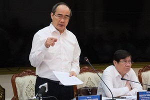 市委書記阮善仁（左）出席會議並發表指導意見。（圖源：阮盛）