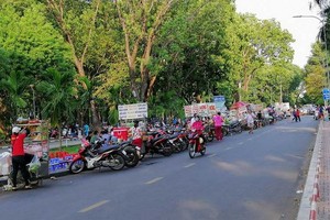 本市今年將徹底消除自發性街市。