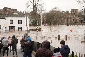 英國坎布里亞郡的街道被淹。（圖源：互聯網）