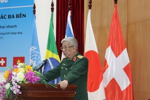 國防部副部長阮志詠上將代表越南軍隊在訓練開幕式上致詞。（圖源：盛南）