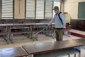 多所學校做好教室衛生消毒工作。