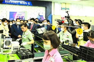 勞動與榮軍社會部長陶玉容與工作團親往太原省視察新冠病毒肺炎疫情防控工作，以及新春勞動和生產情況。（圖源：互聯網）