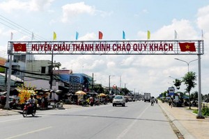 圖為隆安省州城縣迎賓門。（圖源：互聯網）