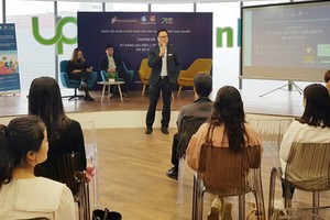 圖為河內市舉辦的年輕企業家創業開設培訓班現場一瞥。（圖源：黎心）