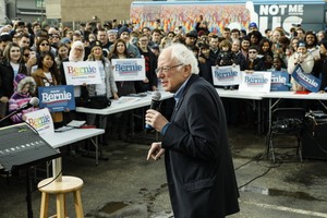 美民主黨競選人桑德斯在競選活動上講話。（圖源：新華社）