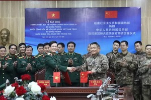 越中國防部代表出席移交儀式。（圖源：國防部）