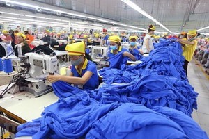 韓國的全資紡織成衣公司生產線。