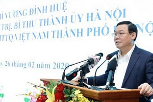 河內市委書記王廷惠在會上講話。（圖源：明慶）