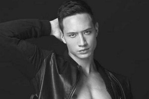 由於勤練運動，金理擁有一副標準的身材。（圖源：互聯網）