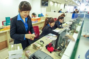 近幾年來，各家銀行的收入來源結構獲改善。