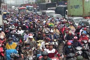 平盛郡烈士紀念碑五岔路口附近經常發生交通堵塞。（圖源：國雄）