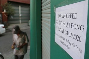 富潤郡潘赤龍街各商店相繼懸掛停業、轉讓通報。（圖源：TTO）