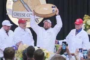 瑞士芝士師斯派徹炮製的格魯耶爾芝士，以總分98.81分稱冠。（圖源：互聯網）