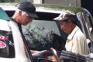 載客三輪車敲竹槓的陰影一直困擾著外國遊客。