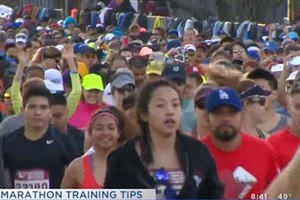 第35屆洛杉磯馬拉松比賽現場。（圖源：視頻截圖）