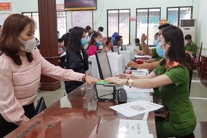 民眾在2020年春節後到市公安廳社會秩序行政管理警察科辦理公民身份證。