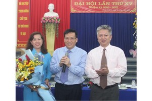 本報黨支部舉行大會