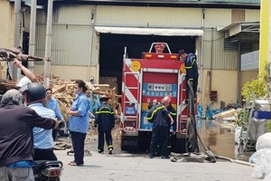 消防隊聞訊後趕抵現場展開滅火和救援工作。（圖源：阮安）