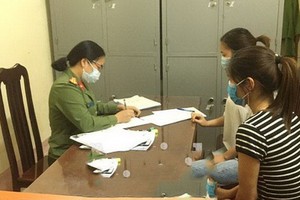 公安關機傳召兩名在臉書上散佈失實資訊的女性。（圖源：首都安寧報）