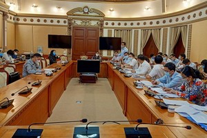 圖為市人委會日前召開的一項會議，與會者全佩戴口罩。（圖源：梅香）