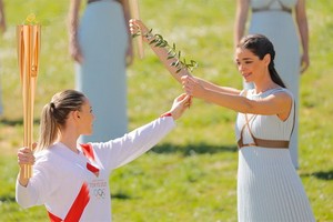 國際奧委會表示，現在仍然以如期舉行奧運為目標在計畫工作。圖為在希臘雅典舉行的聖火點燃儀式。（圖源：國際奧委會）