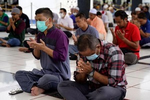 馬來西亞預期新冠肺炎疫情將蔓延很久，首相慕尤丁宣佈，從18日到31日封鎖全境，防止新冠肺炎疫情擴大。 （圖源：AP）