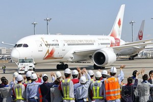 日本運送奧運火炬的專機“TOKYO 2020號”18日已於羽田機場啟程飛往雅典。（圖源：共同社）