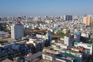 房地產市場正遇困和庫存量大。
