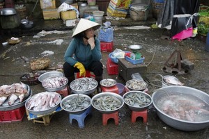此種骯髒景象經常在各傳統街市出現，使週遭環境受到污染。