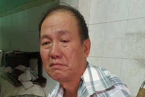 鄧強除了頭部受傷外，背部也受撞力衝擊而瘀了一大塊。