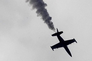 墜毀的俄羅斯 L-39 輕型軍用教練機。（圖源：TASS）