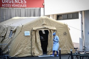 法國新冠病毒疫情嚴峻已經傷害到年輕人。（圖源：Getty Images）