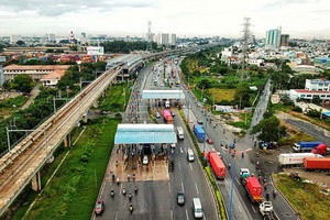 本市的重點項目幾乎都由於場地清拆緩慢而延長了時間。
