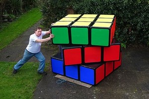 全球最大重達160公斤的扭計骰。（圖源：互聯網）