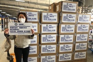 張帥送抗疫人員子女550雙網球鞋。