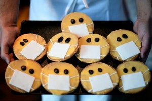 疫情下的新冠主題美食