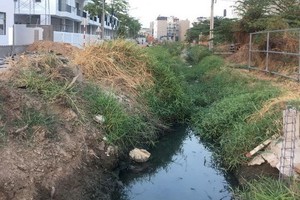 椰橋涌逐漸被填埋，目前只是條小排水道。