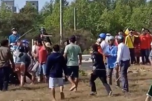 互毆現場。（圖源：視頻截圖）