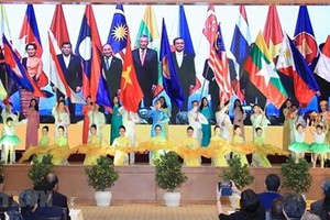  2020年東盟輪值主席國啟動儀式上的文藝節目。（圖源：越通社）