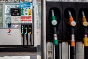 法國巴黎拍攝的一個加油站。（圖源：互聯網）