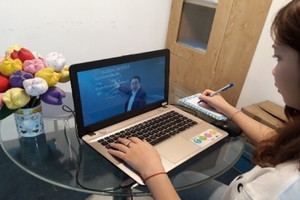 學生在線上學習。（圖源：互聯網）