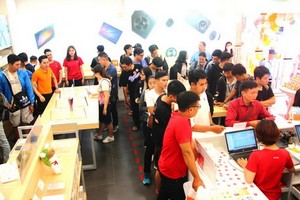 小米專賣店所推介的智能產品受到越南年輕人的歡迎。