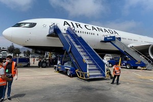 加拿大交通部長馬克‧加爾諾發佈聲明，要求途經或往返加拿大的乘客必須佩戴非醫療口罩或某種類型的面罩。（圖源：互聯網）