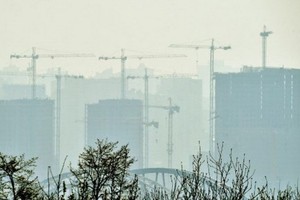 基輔星期五空污嚴重，能見度極低。（圖源：互聯網）